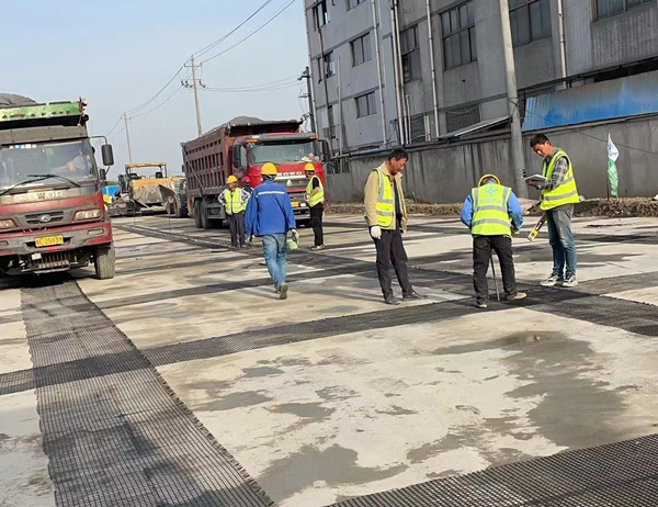 东至老材料的新故事：玻璃纤维土工格栅如何在‘白改黑’浪潮中重获新生？